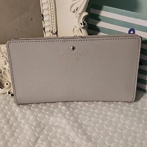 Kate Spade New York  Wallet Brand New Condition 7"  (33)